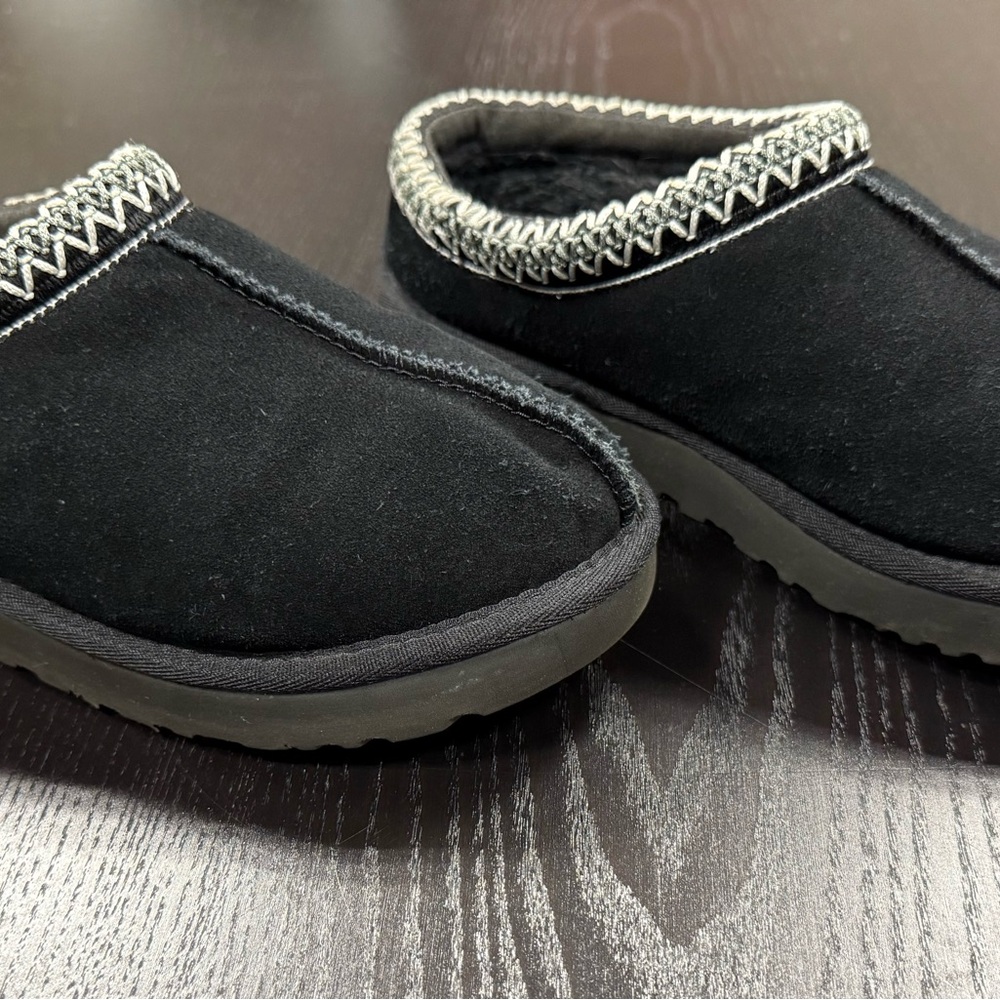 Women’s UGG Black Tasman Size 6